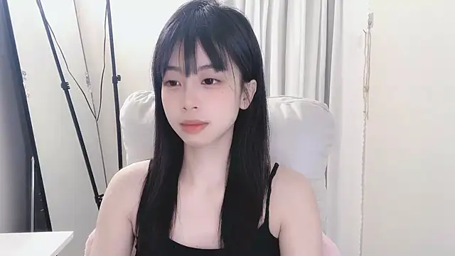 Snapshot of -Hottie chatting on February 28, 2025, 3:37 pm -Hottie online show from February 28, 2025, 3:37 pm