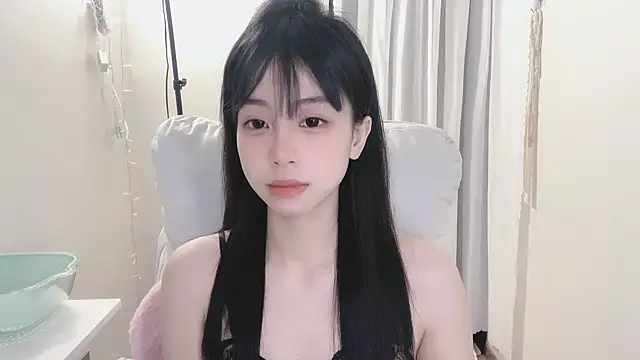 Snapshot of -Hottie chatting on March 3, 2025, 4:24 pm -Hottie online show from March 3, 2025, 4:24 pm