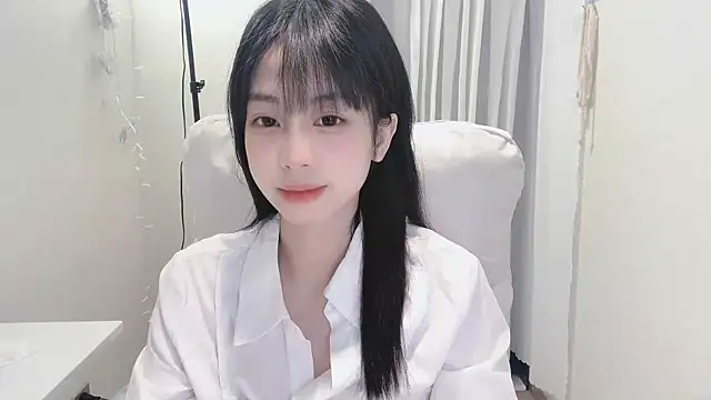 Snapshot of -Hottie chatting on March 7, 2025, 3:28 pm -Hottie online show from March 7, 2025, 3:28 pm