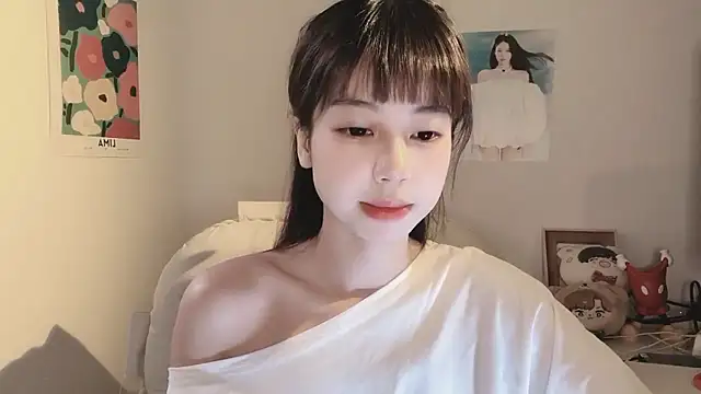 Snapshot of -Hottie chatting on September 10, 2025, 4:18 pm -Hottie online show from September 10, 2025, 4:18 pm