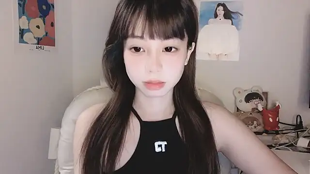 Snapshot of -Hottie chatting on September 17, 2025, 4:19 pm -Hottie online show from September 17, 2025, 4:19 pm