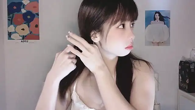 Snapshot of -Hottie chatting on September 24, 2025, 2:42 pm -Hottie online show from September 24, 2025, 2:42 pm