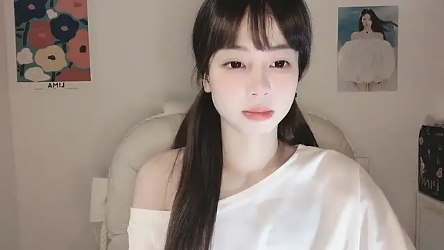 Snapshot of -Hottie chatting on September 30, 2025, 4:56 pm -Hottie online show from September 30, 2025, 4:56 pm