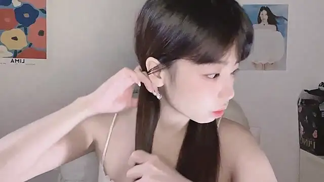 Snapshot of -Hottie chatting on October 14, 2025, 3:24 pm -Hottie online show from October 14, 2025, 3:24 pm