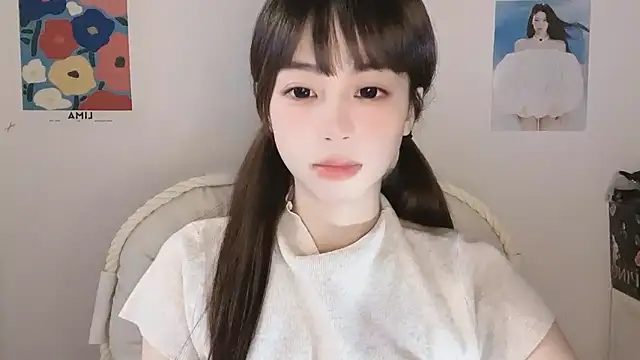 Snapshot of -Hottie chatting on October 21, 2025, 6:36 am -Hottie online show from October 21, 2025, 6:36 am