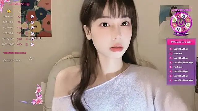 Snapshot of -Hottie chatting on October 24, 2025, 4:14 pm -Hottie online show from October 24, 2025, 4:14 pm