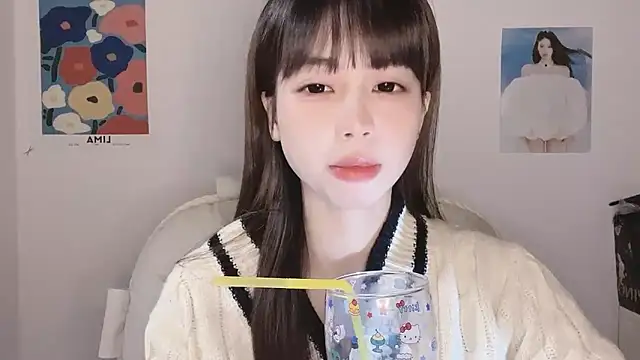 Snapshot of -Hottie chatting on November 20, 2025, 4:07 pm -Hottie online show from November 20, 2025, 4:07 pm