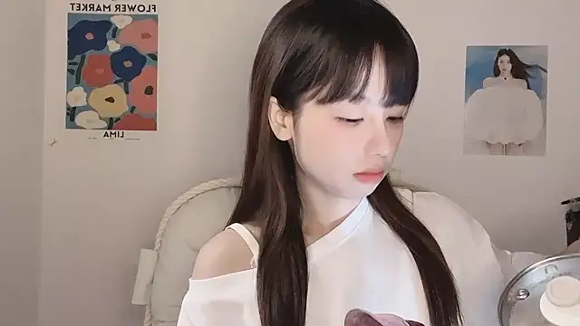 Snapshot of -Hottie chatting on November 27, 2025, 4:09 pm -Hottie online show from November 27, 2025, 4:09 pm