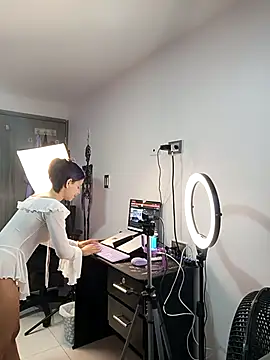 Snapshot of LadyAvalon chatting on February 22, 2026, 8:29 pm LadyAvalon online show from February 22, 2026, 8:29 pm