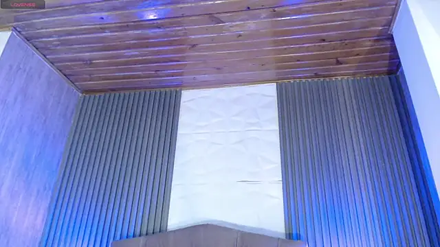 Mia Rinn online show from December 13, 2025, 7:53 pm