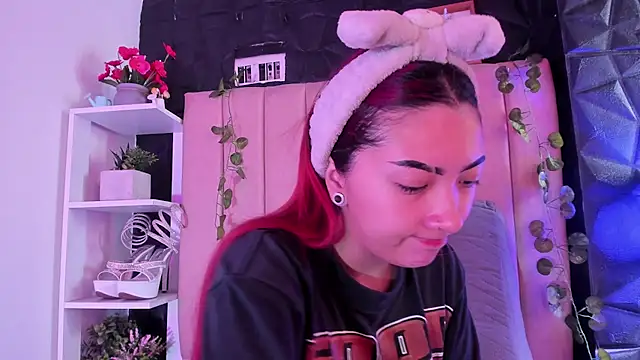 Mia Rinn online show from February 5, 2026, 1:16 pm