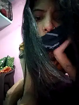 Hotty-Divya online show from November 6, 2025, 3:24 pm