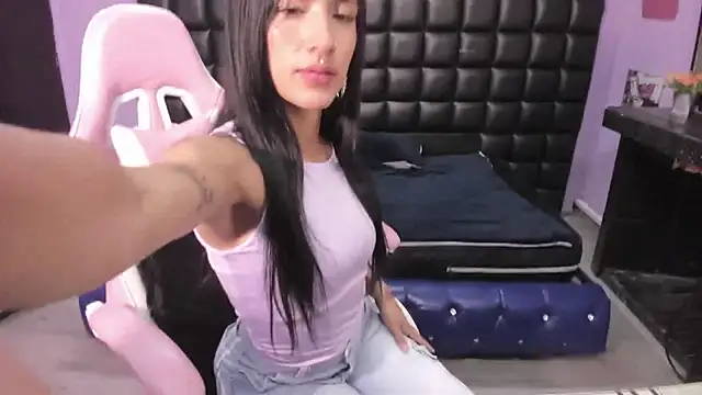 Snapshot of Avi_Thomsonn chatting on November 6, 2025, 7:59 pm Avi Thomsonn online show from November 6, 2025, 7:59 pm