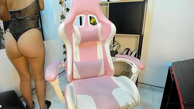 Snapshot of Avi_Thomsonn chatting on February 14, 2026, 3:53 pm Avi Thomsonn online show from February 14, 2026, 3:53 pm