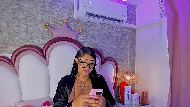Mia Jansen online show from April 29, 2026, 1:37 pm