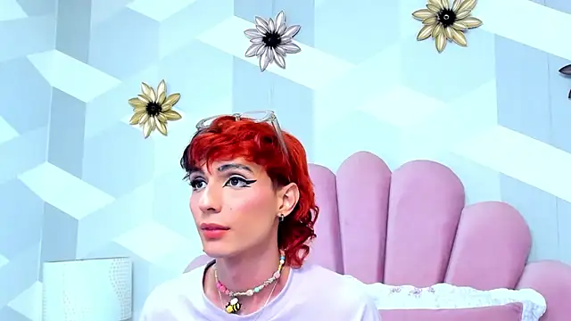 Snapshot of KylieMonnett chatting on March 5, 2025, 10:44 am KylieMonnett online show from March 5, 2025, 10:44 am