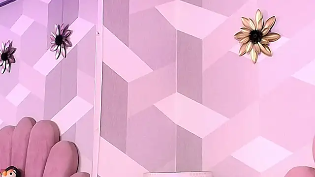 Snapshot of KylieMonnett chatting on December 2, 2025, 3:12 am KylieMonnett online show from December 2, 2025, 3:12 am