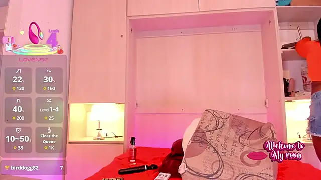 EmilyyStuart online show from March 4, 2025, 9:51 am