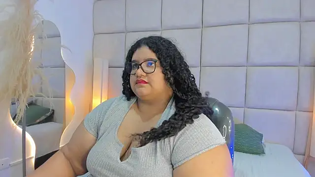 Snapshot of Miley_Collins chatting on November 15, 2025, 7:54 pm Miley Collins online show from November 15, 2025, 7:54 pm