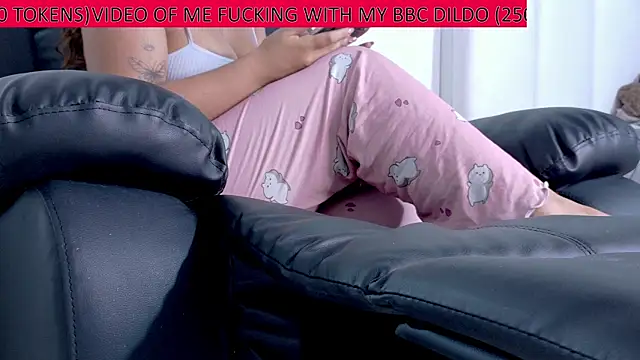latinfeet-qos online show from July 21, 2026, 3:09 am