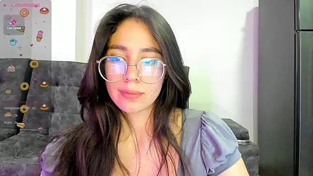 emmadiaz1 online show from February 25, 2025, 7:52 am