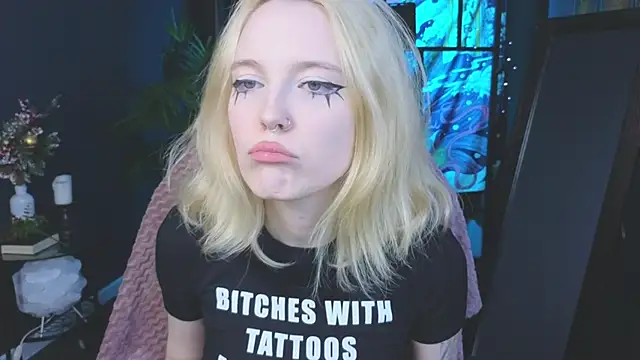 Snapshot of Crackling_Tatii chatting on February 18, 2025, 8:58 pm Crackling Tatii online show from February 18, 2025, 8:58 pm