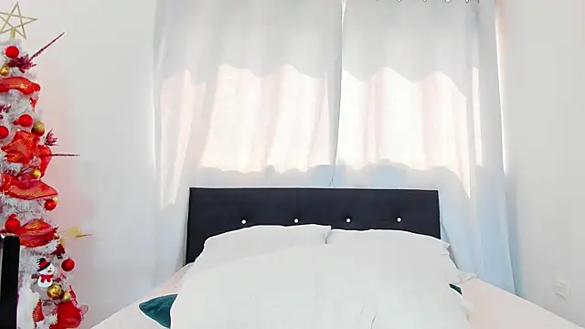 Snapshot of DailaSmith chatting on December 17, 2024, 6:09 pm DailaSmith online show from December 17, 2024, 6:09 pm