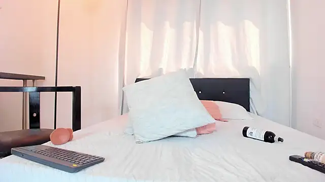 Snapshot of DailaSmith chatting on January 10, 2025, 7:32 pm DailaSmith online show from January 10, 2025, 7:32 pm