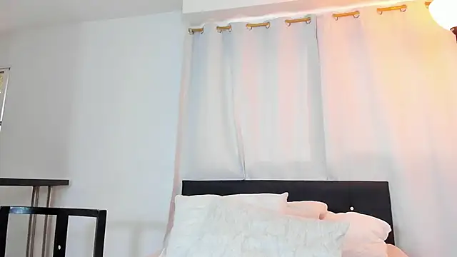 Snapshot of DailaSmith chatting on February 8, 2025, 7:27 pm DailaSmith online show from February 8, 2025, 7:27 pm