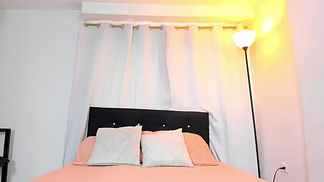 Snapshot of DailaSmith chatting on March 4, 2025, 1:49 pm DailaSmith online show from March 4, 2025, 1:49 pm