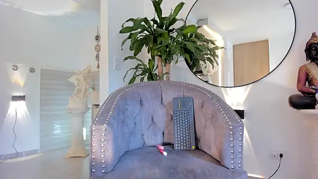 AishaPeyton online show from March 18, 2026, 3:48 pm