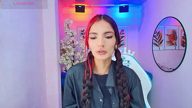 Snapshot of Dafne_huges chatting on October 21, 2025, 7:36 pm Dafne huges online show from October 21, 2025, 7:36 pm