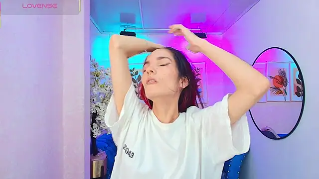 Snapshot of Dafne_huges chatting on November 5, 2025, 7:14 pm Dafne huges online show from November 5, 2025, 7:14 pm