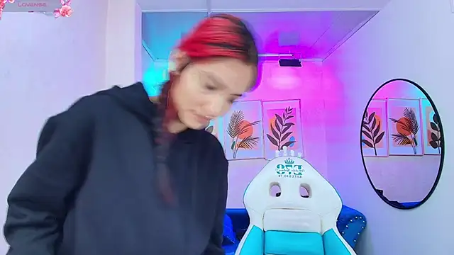 Snapshot of Dafne_huges chatting on November 24, 2025, 7:35 pm Dafne huges online show from November 24, 2025, 7:35 pm