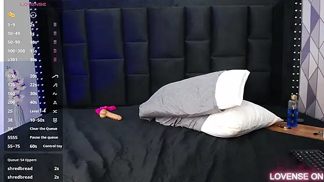 Snapshot of petitelittleebony chatting on March 18, 2025, 12:49 am petitelittleebony online show from March 18, 2025, 12:49 am