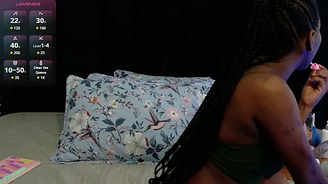 Snapshot of petitelittleebony chatting on May 27, 2026, 2:52 am petitelittleebony online show from May 27, 2026, 2:52 am