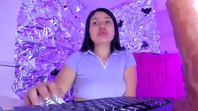 SarahStones online show from November 24, 2025, 12:32 am