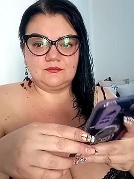 Madisonpalacio online show from November 24, 2025, 5:01 pm