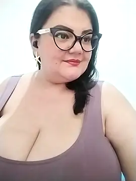 Madisonpalacio online show from February 9, 2026, 6:23 pm