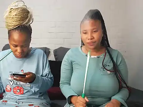 Snapshot of DrippinCaramelCutie chatting on January 17, 2025, 2:29 am DrippinCaramelCutie online show from January 17, 2025, 2:29 am