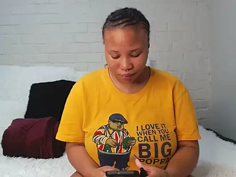 Snapshot of DrippinCaramelCutie chatting on February 19, 2025, 9:03 pm DrippinCaramelCutie online show from February 19, 2025, 9:03 pm