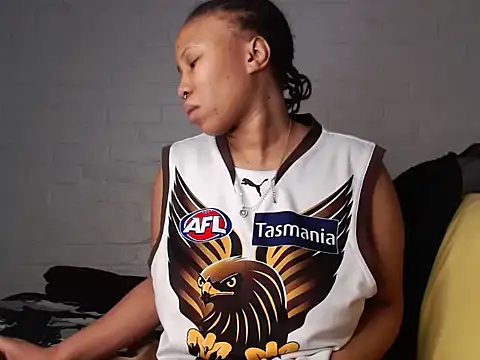 Snapshot of DrippinCaramelCutie chatting on November 19, 2025, 8:42 pm DrippinCaramelCutie online show from November 19, 2025, 8:42 pm