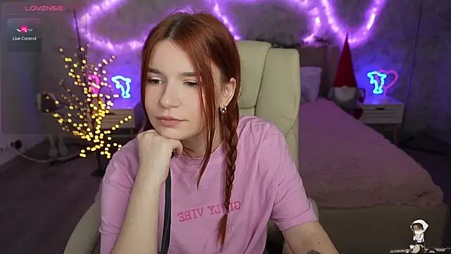 Snapshot of RedShinee chatting on February 2, 2025, 2:13 pm RedShinee online show from February 2, 2025, 2:13 pm