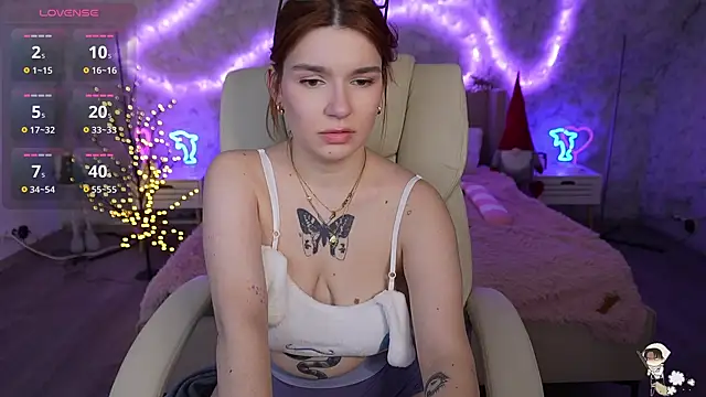 Snapshot of RedShinee chatting on February 5, 2025, 2:05 pm RedShinee online show from February 5, 2025, 2:05 pm