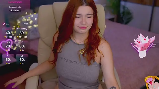 Snapshot of RedShinee chatting on October 29, 2025, 1:35 pm RedShinee online show from October 29, 2025, 1:35 pm