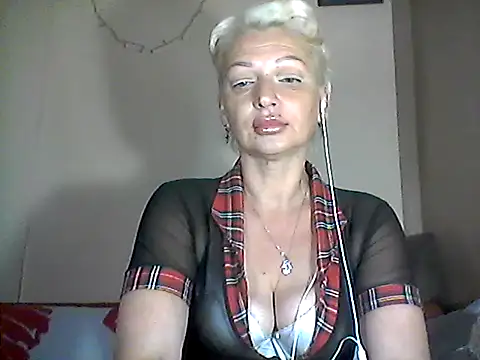 Snapshot of MaryJane441 chatting on July 29, 2026, 8:18 pm MaryJane441 online show from July 29, 2026, 8:18 pm