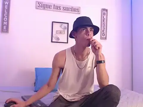 Snapshot of harrytomson_1 chatting on December 31, 2024, 4:27 am harrytomson 1 online show from December 31, 2024, 4:27 am