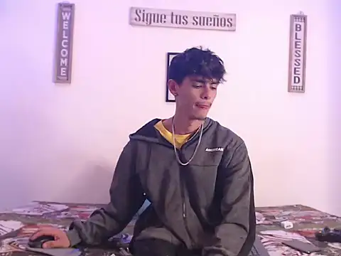 Snapshot of harrytomson_1 chatting on January 20, 2025, 4:21 am harrytomson 1 online show from January 20, 2025, 4:21 am