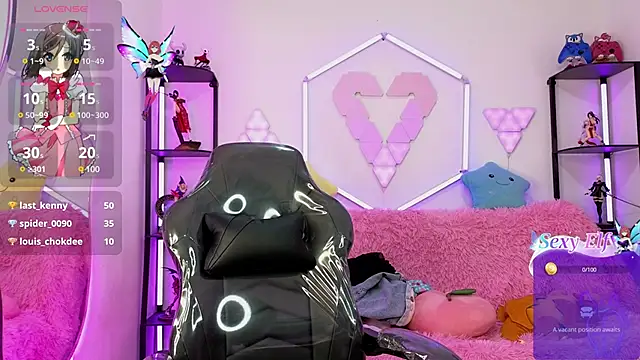 Snapshot of littlevixen18 chatting on March 19, 2025, 5:17 pm littlevixen18 online show from March 19, 2025, 5:17 pm