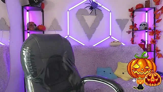 Snapshot of littlevixen18 chatting on October 30, 2025, 6:52 pm littlevixen18 online show from October 30, 2025, 6:52 pm